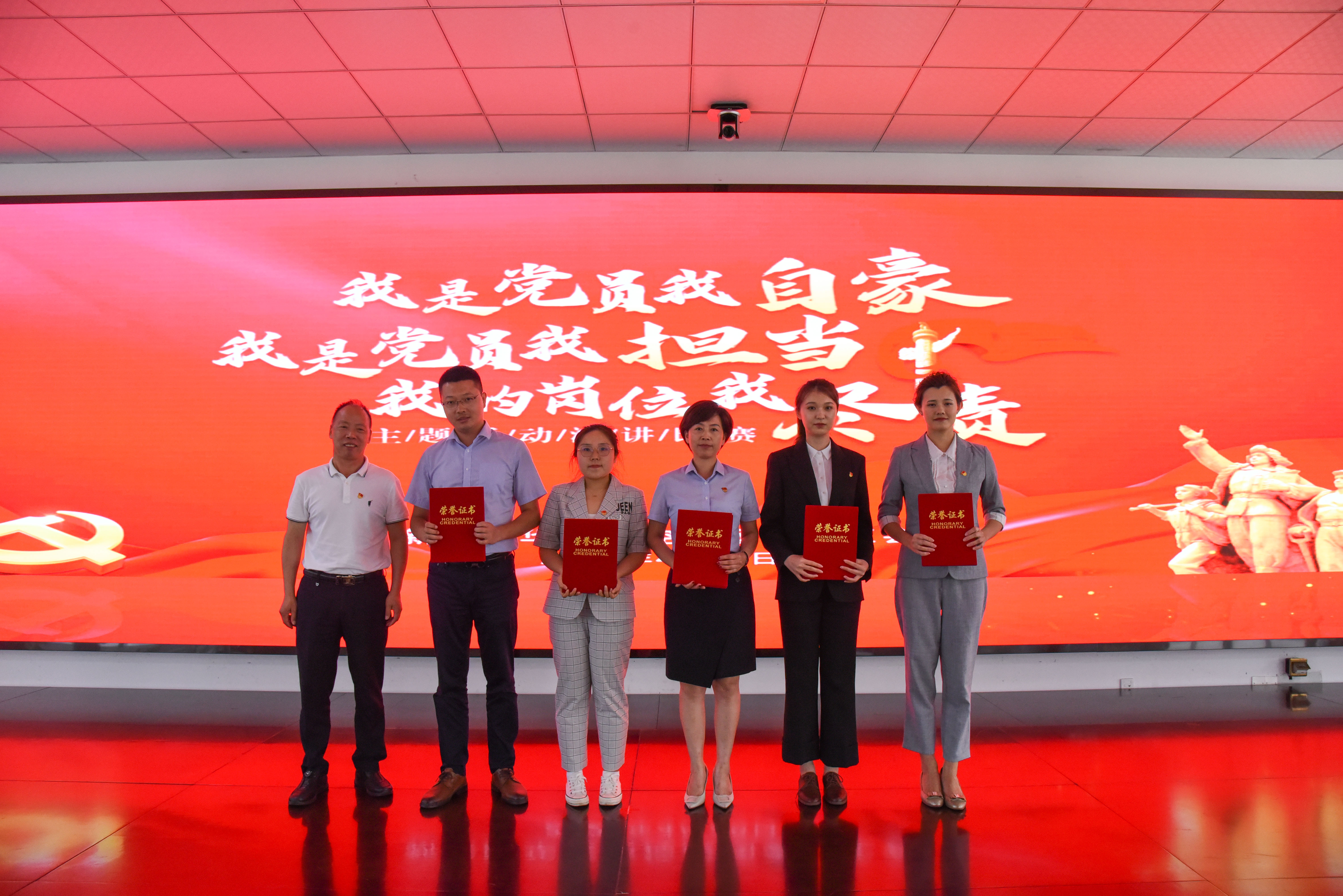 1651713004596576.jpg 演講比賽頒獎(jiǎng)?wù)掌?jpg