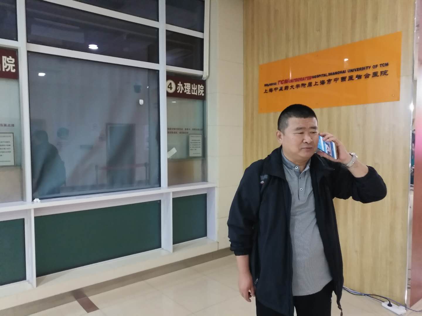 1605775384447847.jpg 接電話.jpg